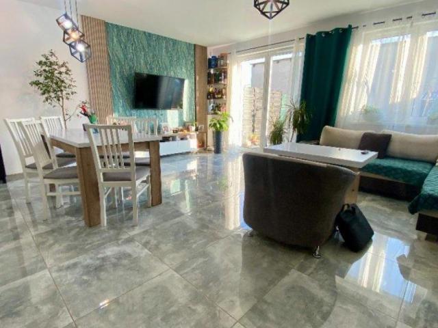 Nowoczesny dom szeregowy z pompą ciepła i fotowoltaiką – Dąbrowa k. Opola